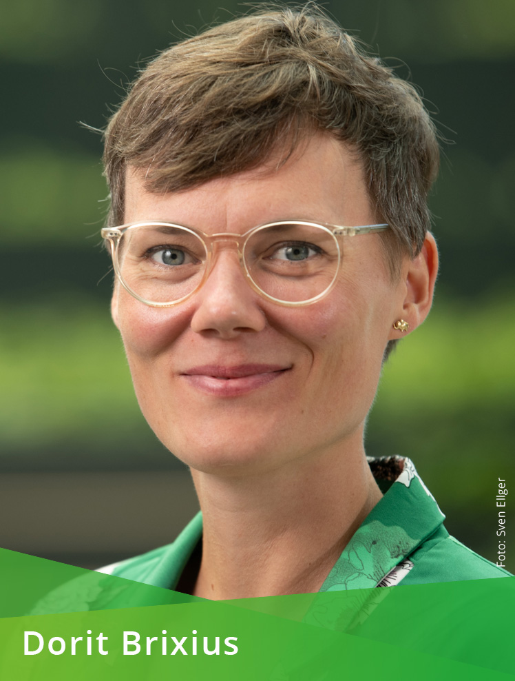 Farbporträt einer weiblichen Person mit Brille, im unteren Bildrand steht auf grünem Hintergrund Dorit Brixius, gestürzt steht im Bild außerdem Foto: Sven Ellger.