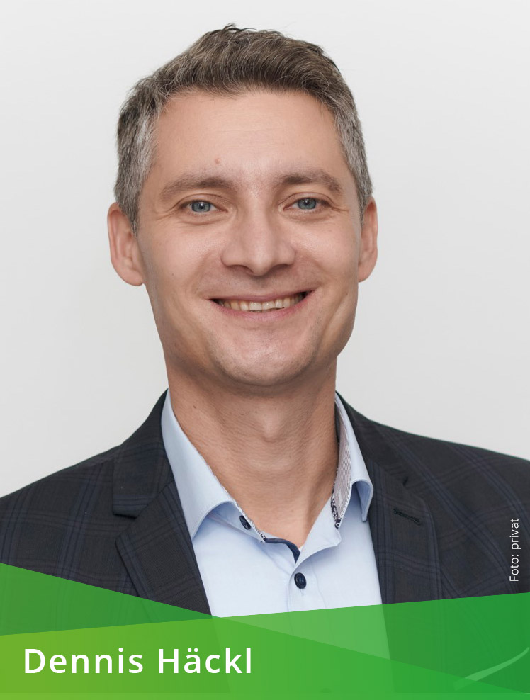 Farbporträt einer männlichen Person. Auf dem unteren Bildrand steht auf grünem Hintergrund: Dennis Häckl. Im Bild steht außerdem: Foto: privat.