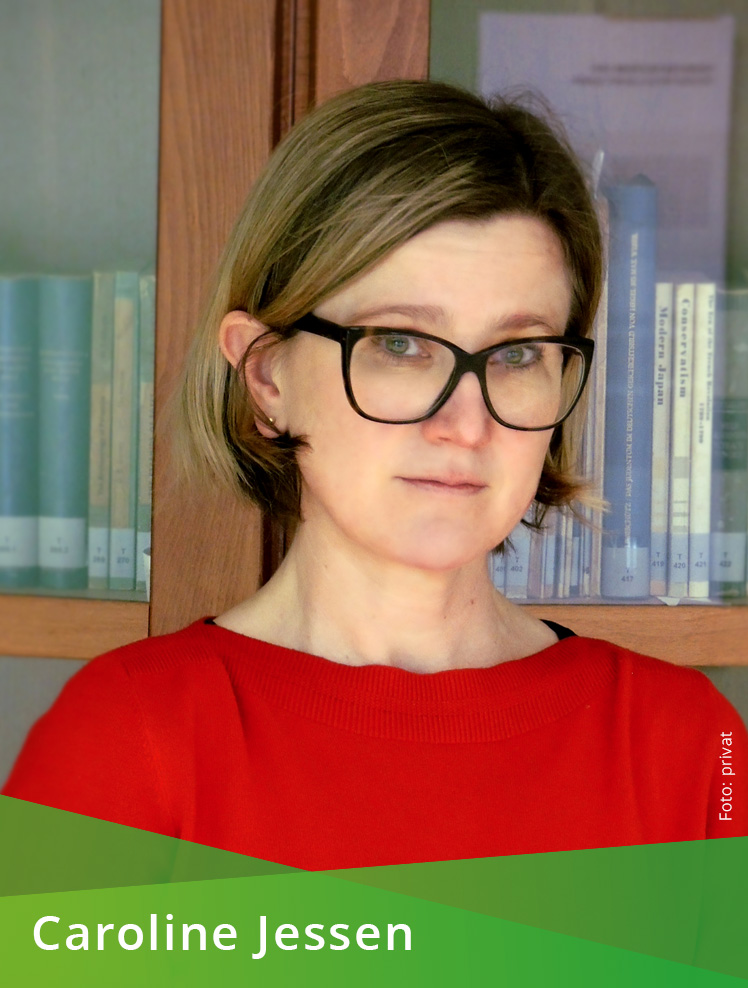Farbporträt einer weiblichen Person mit Brille. Auf grünem Hintergrund steht im unteren Bildrand Caroline Jessen, gestürzt steht im Bild außerdem Foto: privat.