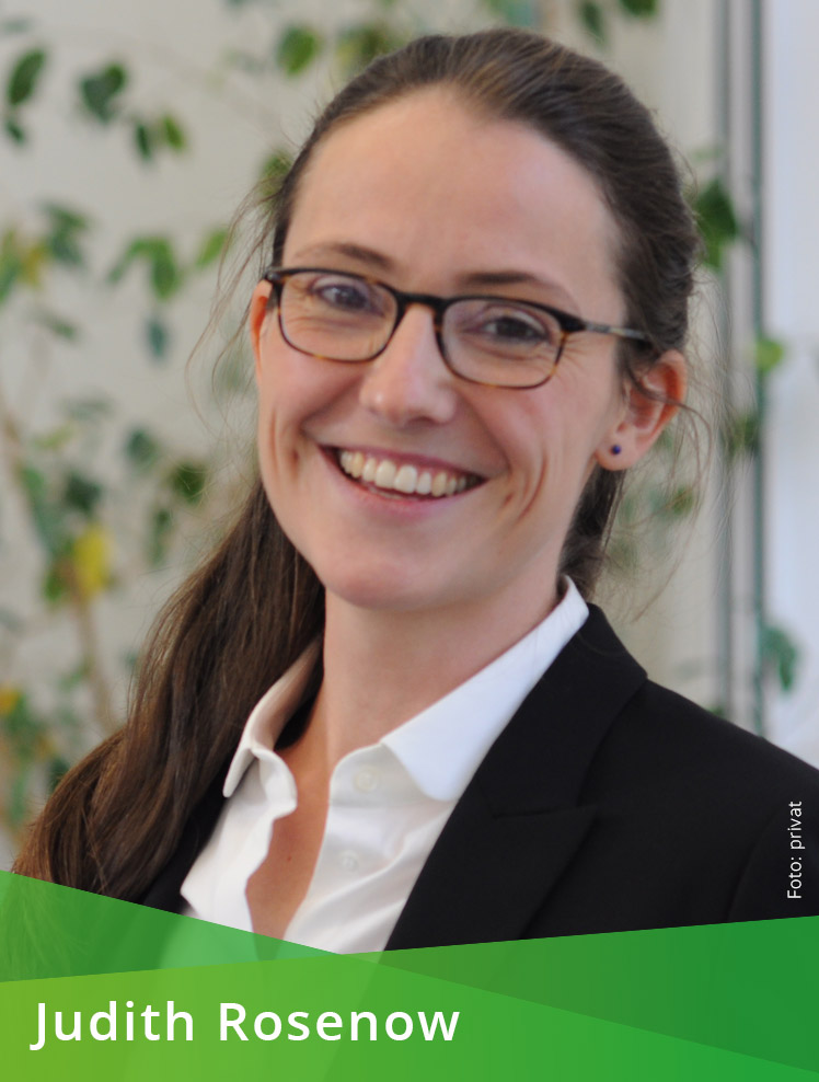 Farbporträt einer weiblichen Person mit Brille. Auf dem unteren Bildrand steht auf grünem Hintergrund: Judith Rosenow. Im Bild steht außerdem: Foto: privat.