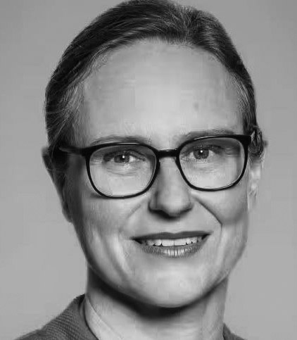 Black-and-white portrait of a woman wearing glasses

